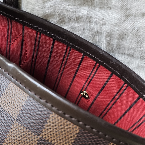 Elegant Brown Checkered Tote Bag - Picture 9 of 11